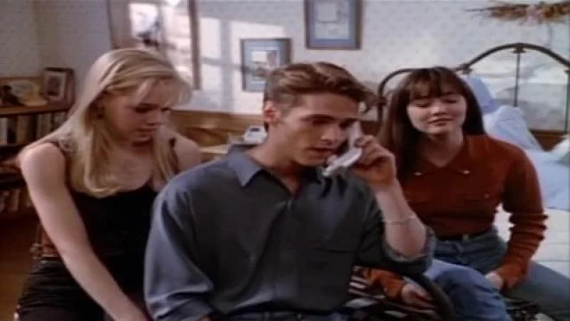 Кадры из сериала Беверли-Хиллз 90210 (1990)
