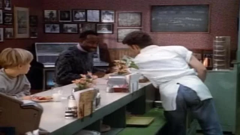 Кадры из сериала Беверли-Хиллз 90210 (1990)